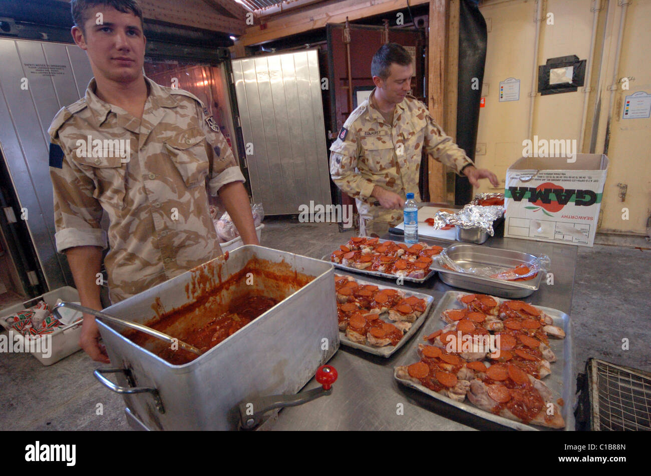 Un esercito marche sul suo stomaco e per mantenere il morale ed è importante che il cibo è buono. Foto Stock