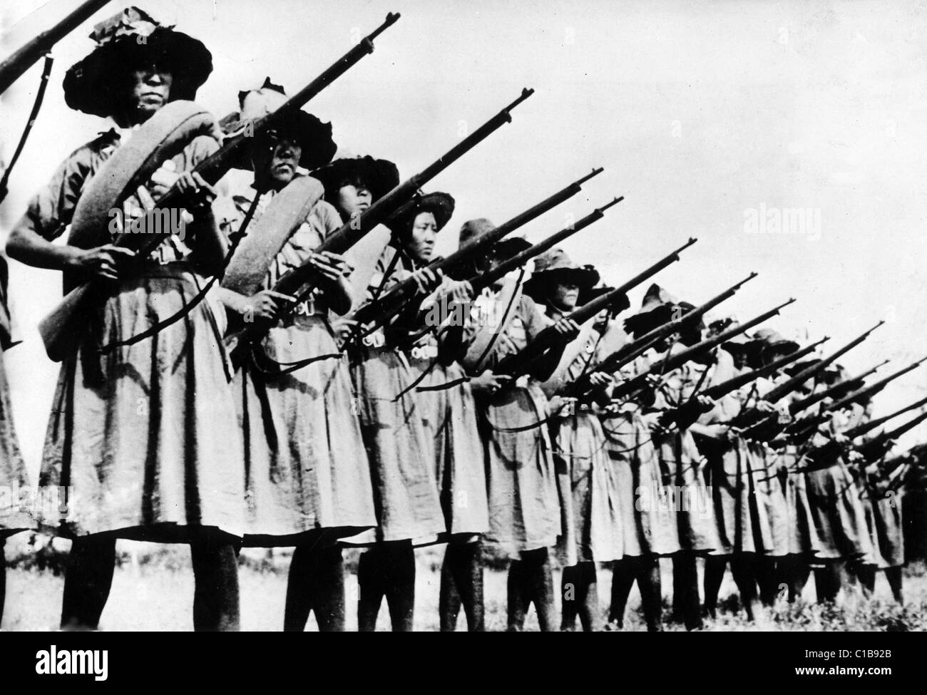 SINO-giapponese cinese di guerra le donne ricevono la formazione di base in guerriglia circa 1939 Foto Stock