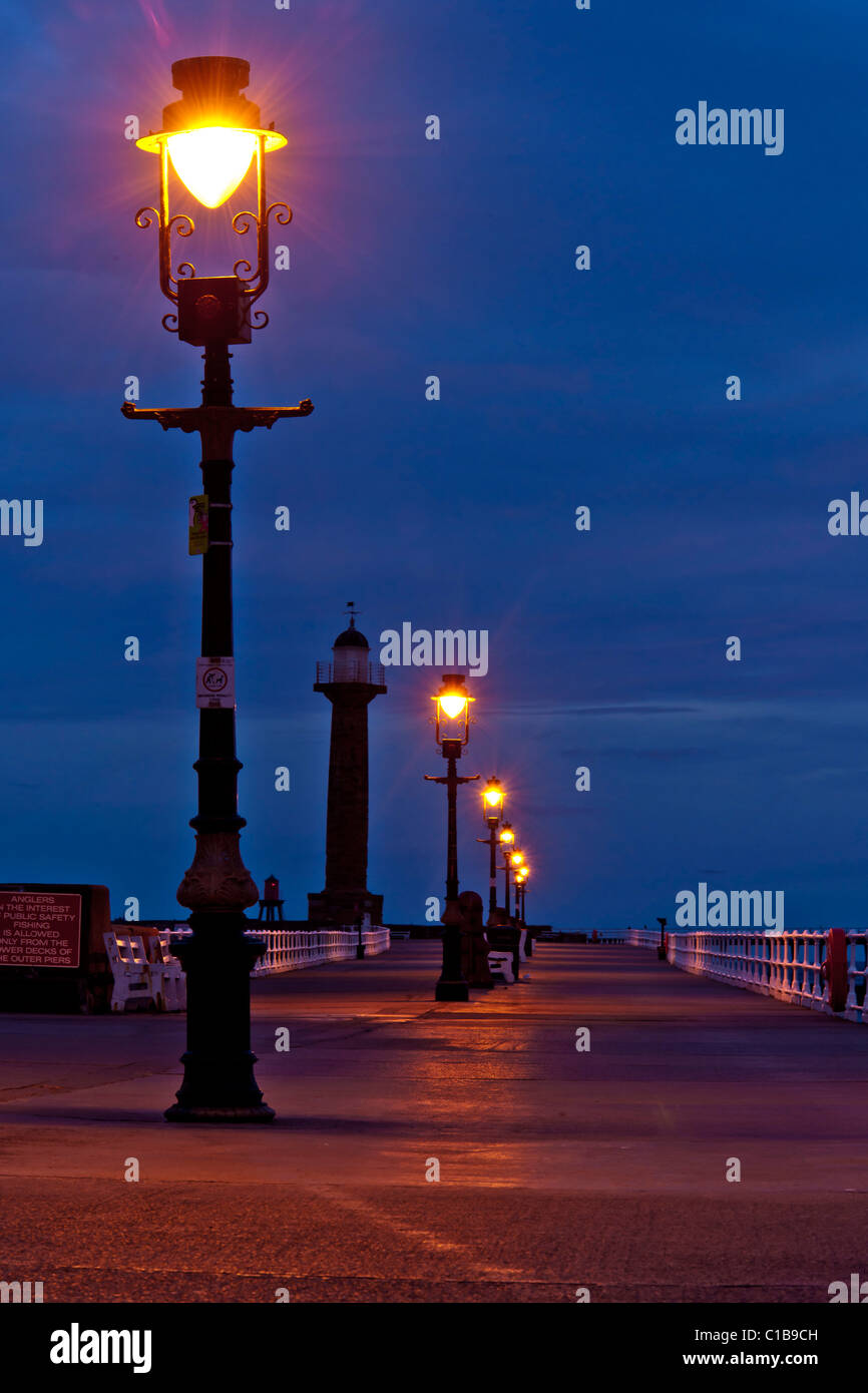 Luci del porto a Whitby nel North Yorkshire Foto Stock