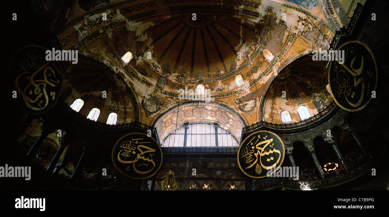All'interno di Hagia Sophia ( Aya Sofya ) ad Istanbul in Turchia. Foto Stock