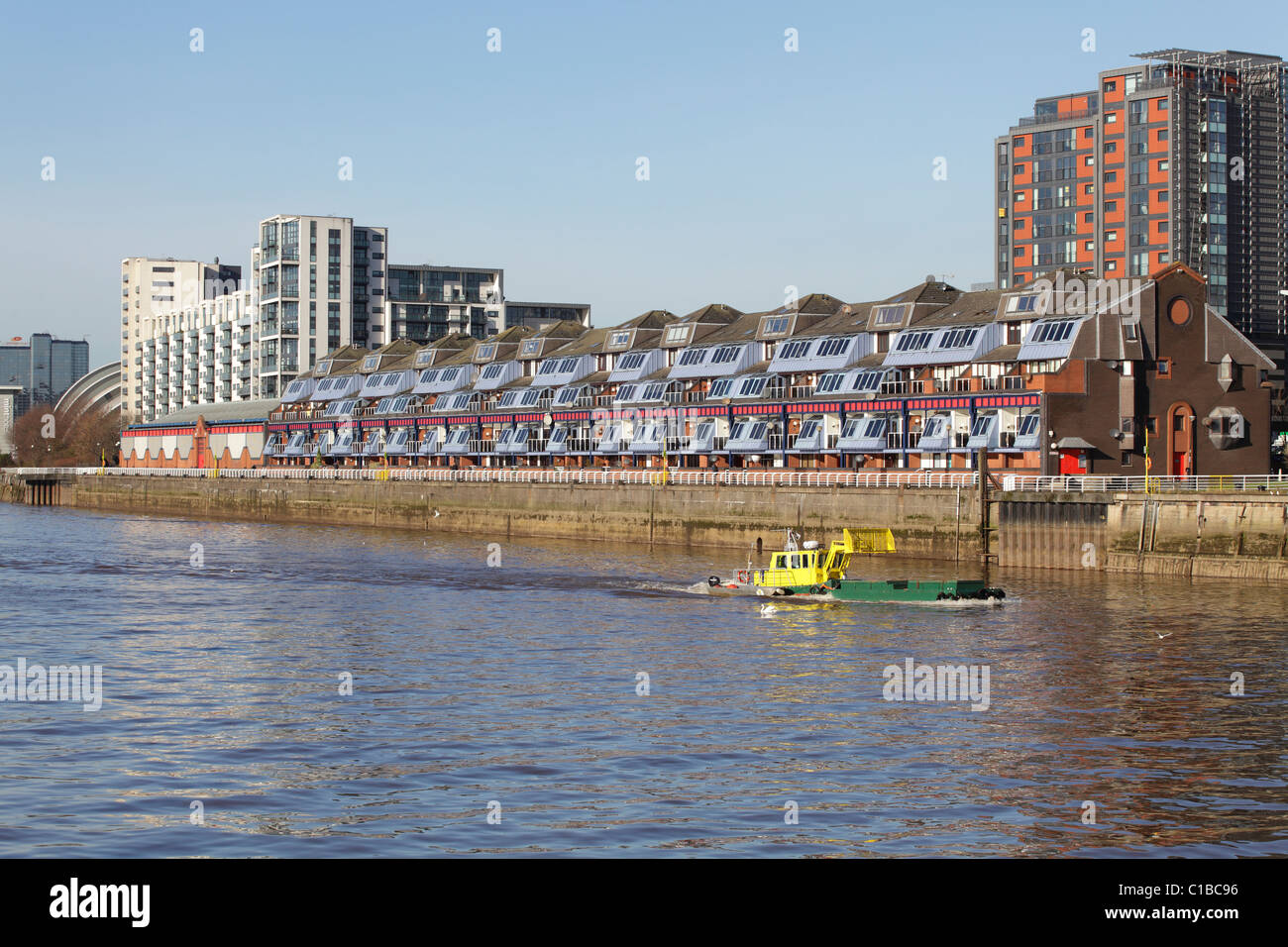 Lancefield Quay e River Heights appartamenti accanto al fiume Clyde a Glasgow, Scozia, Regno Unito Foto Stock