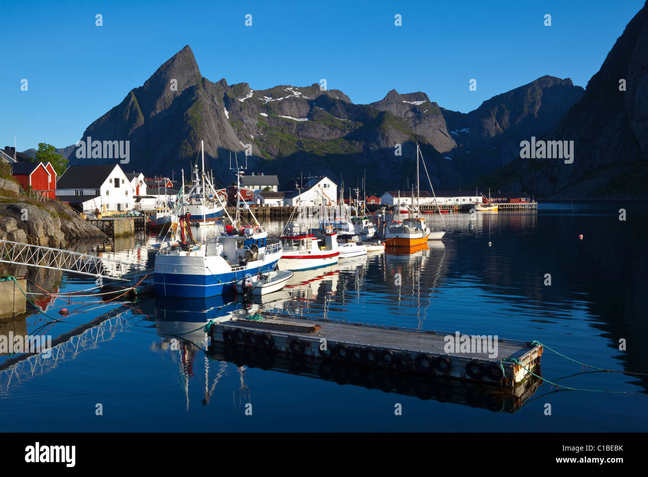 Il pittoresco villaggio di pescatori di Hamnoy, Moskenesoy, Isole Lofoten, Nordland, Norvegia Foto Stock