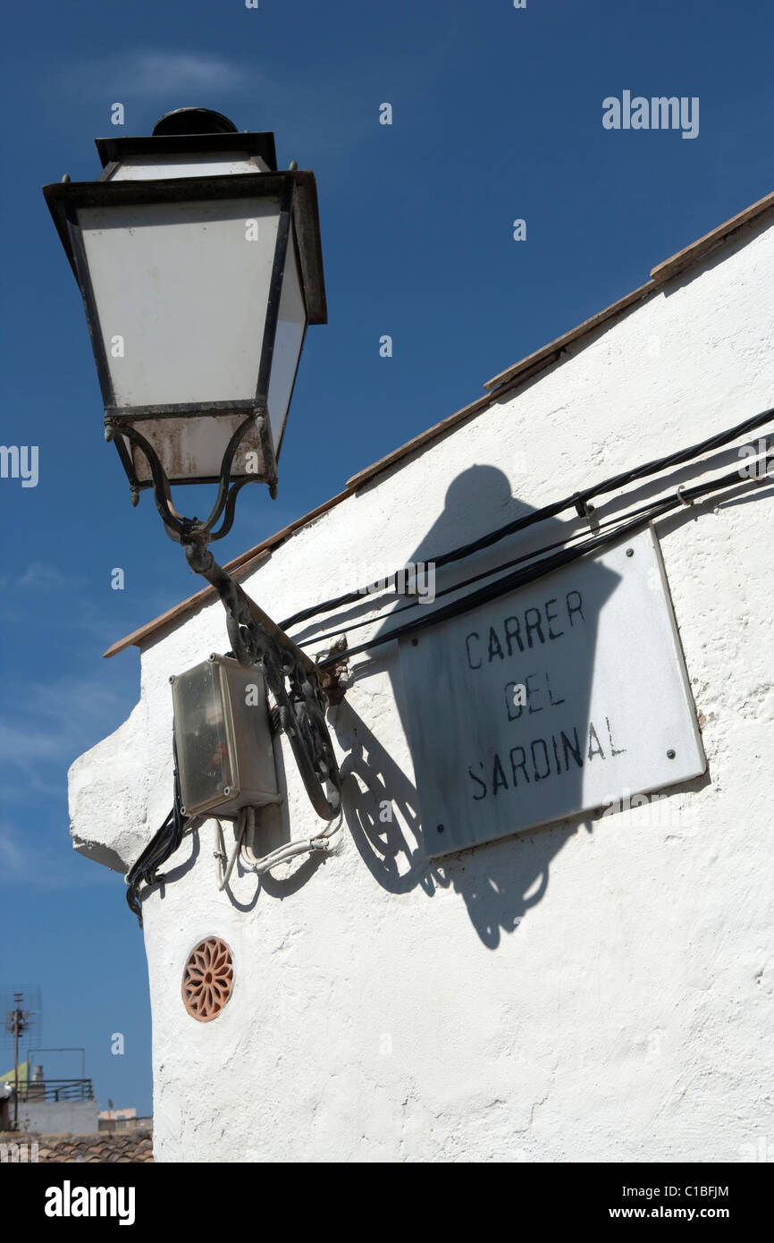 La vecchia strada lampada sul muro di casa Palma de Maiorca Baleari Spagna Foto Stock