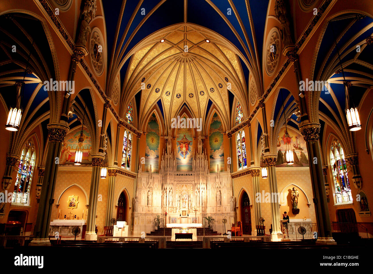 San Alfonso CHIESA CATTOLICA CHICAGO IL ILLINOIS USA AMERICAN altare interno gotico neo classica architettura sacrale, TEMP Foto Stock