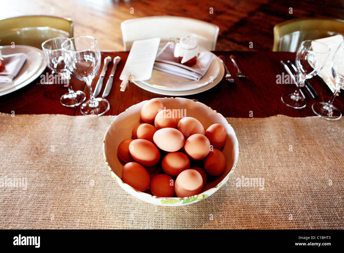 Uova uovo bollito di piastra di farine alimentari molti TABELLA DI ARREDAMENTO Foto Stock
