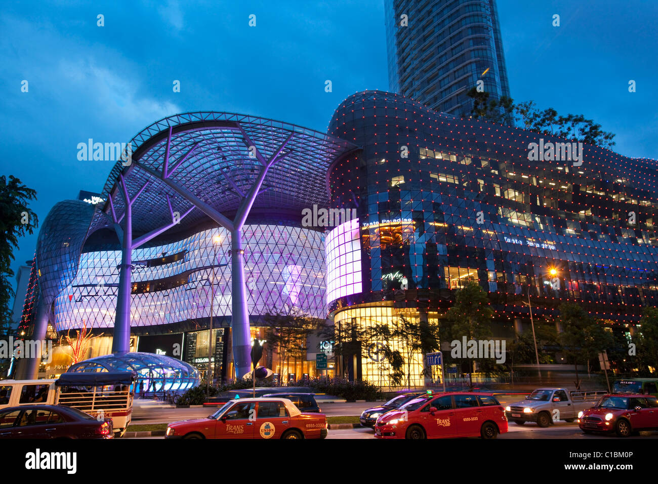 ION Orchard Mall, nel quartiere dello shopping di Orchard Road, Singapore Foto Stock