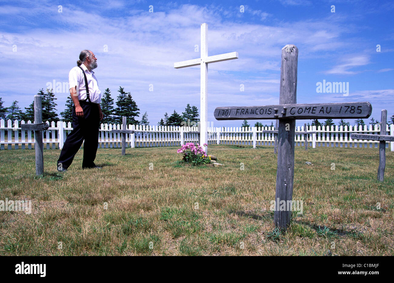 Canada, Nuova Scozia, Clare, Acadian enclave, Dany LeBlanc nel vecchio cimitero Acadian Foto Stock