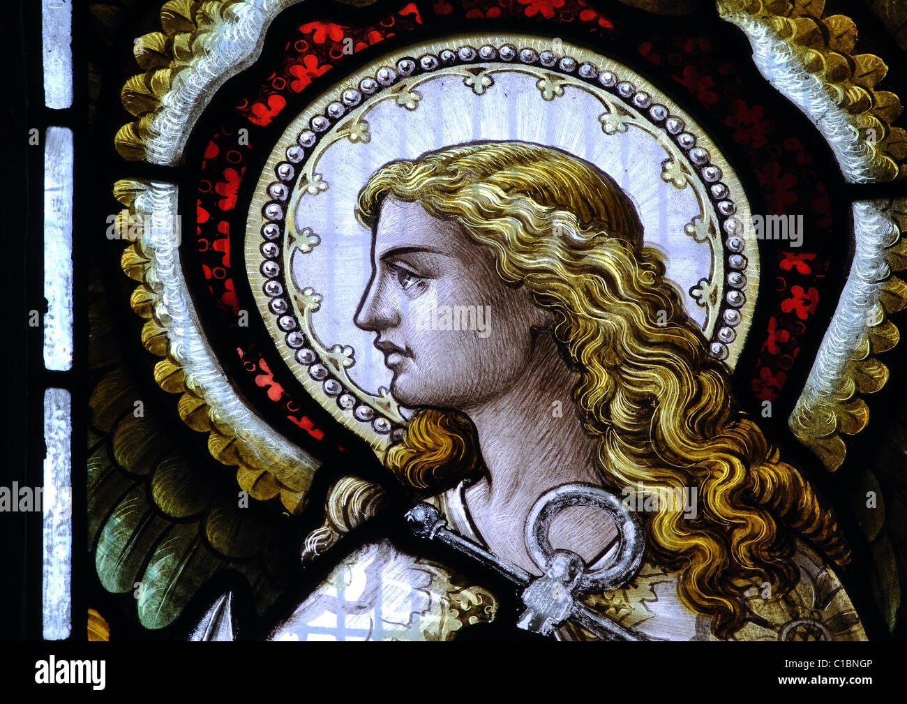 Dettaglio della speranza in vetro colorato, Santa Maria Maddalena la Chiesa, Wardington, Oxfordshire, Regno Unito Foto Stock
