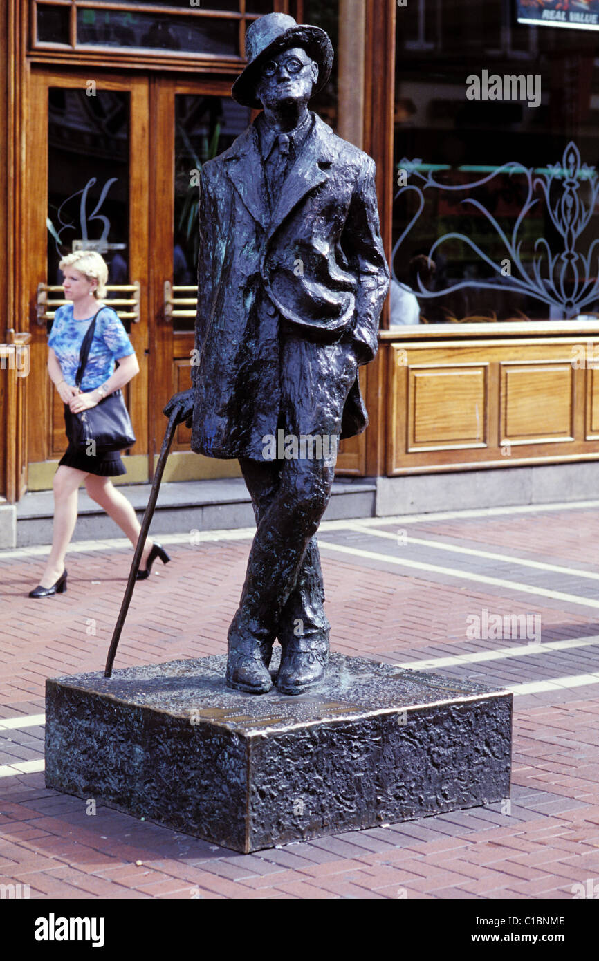 Repubblica di Irlanda, Dublin County, James Joyce della statua Foto Stock