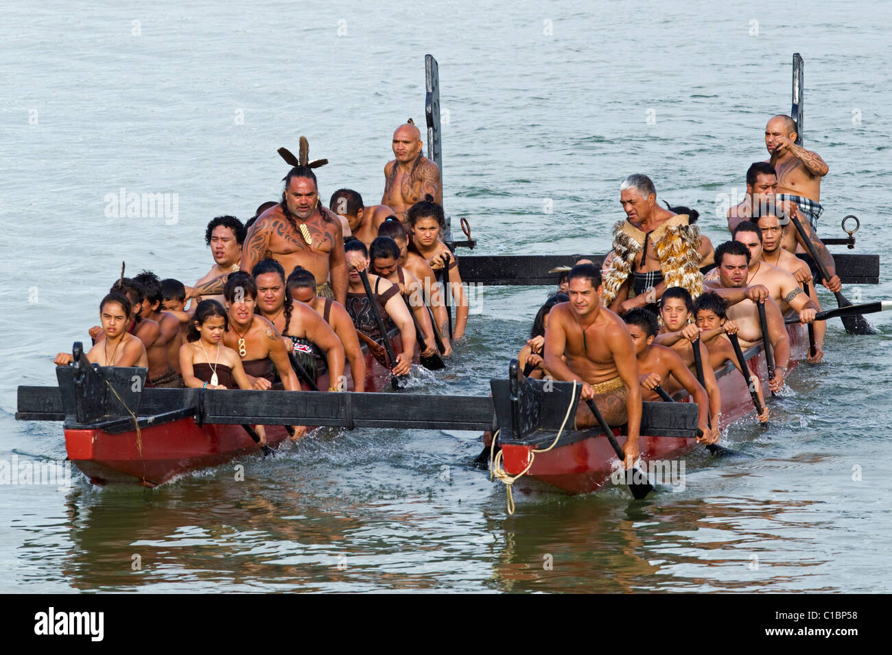 Il Waka Karakia - La benedizione del Waka, Te Tii Beach, Waitangi, Nuova Zelanda Foto Stock