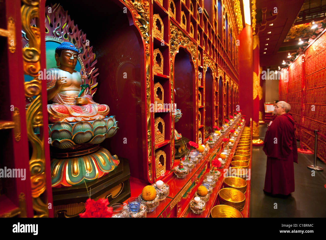 La parete del santuario nel Dente del Buddha reliquia del tempio e museo, Chinatown, Singapore Foto Stock