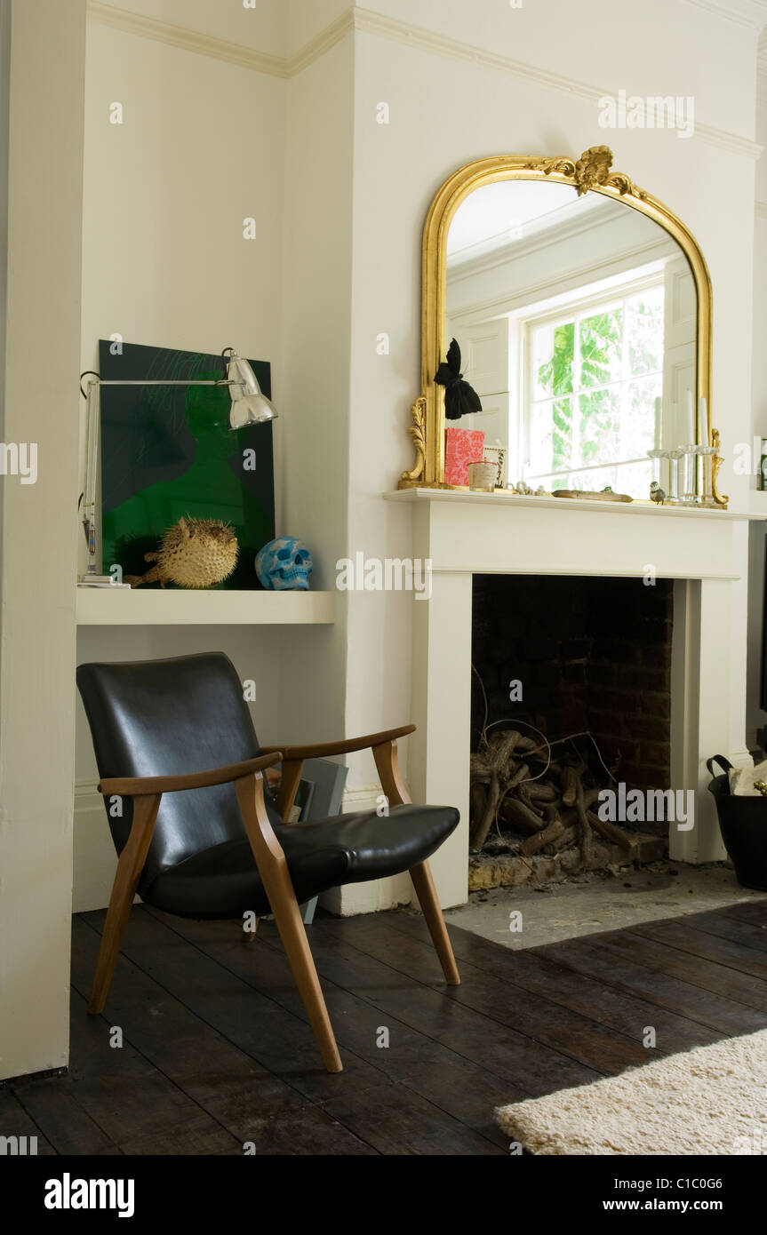 1840s Londra Victorian terrazza decorata con vintage e mobili antichi in uno stile contemporaneo. Foto Stock