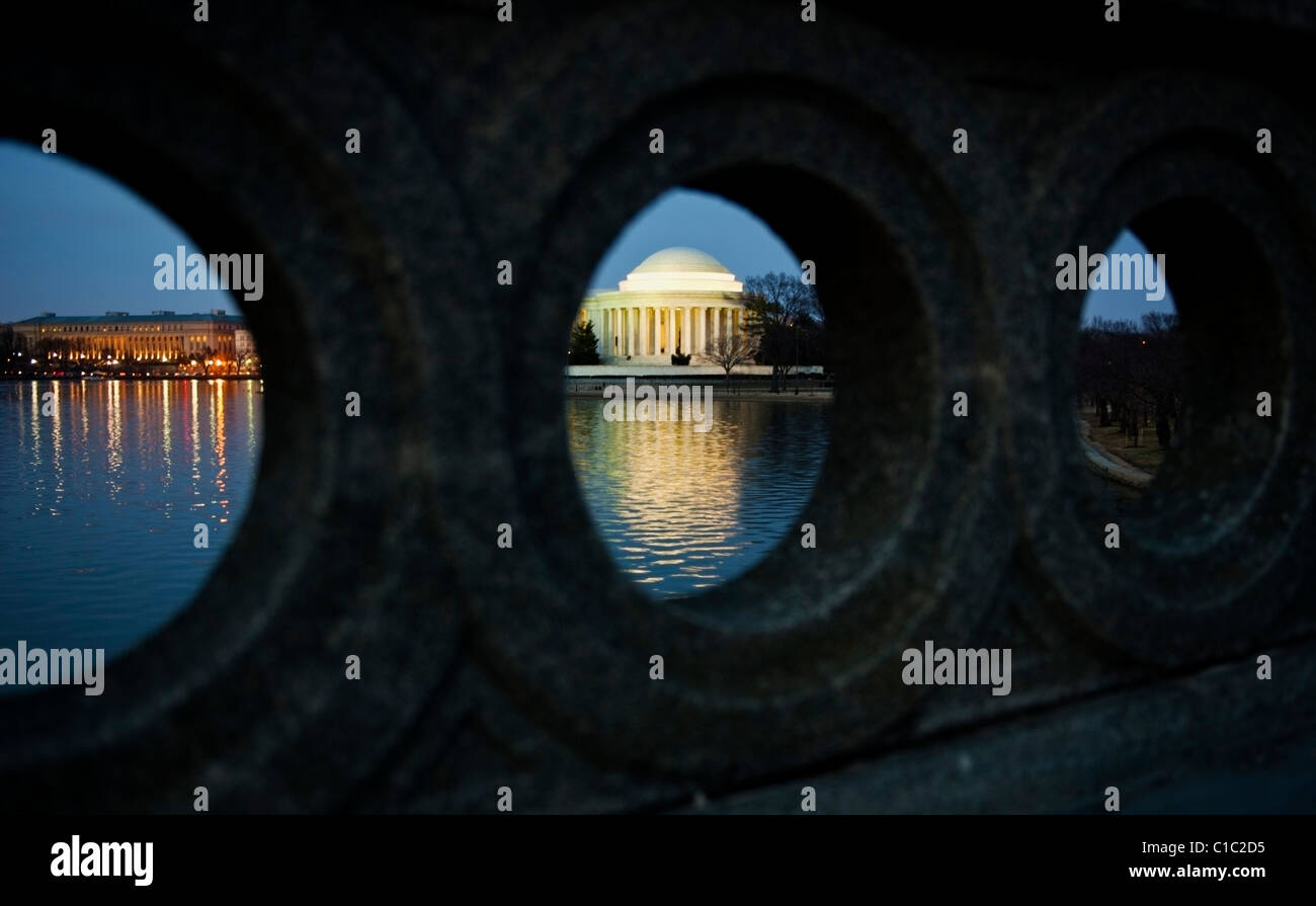 Washington DC, una vista sul ponte del Jefferson Memorial al crepuscolo. Foto Stock