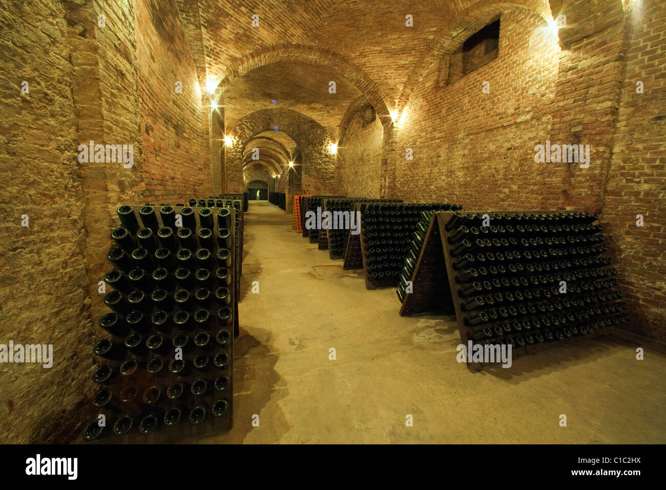 Bosca vino della metropolitana Duomo a Canelli, Asti, Piemonte, Italia, Europa Foto Stock