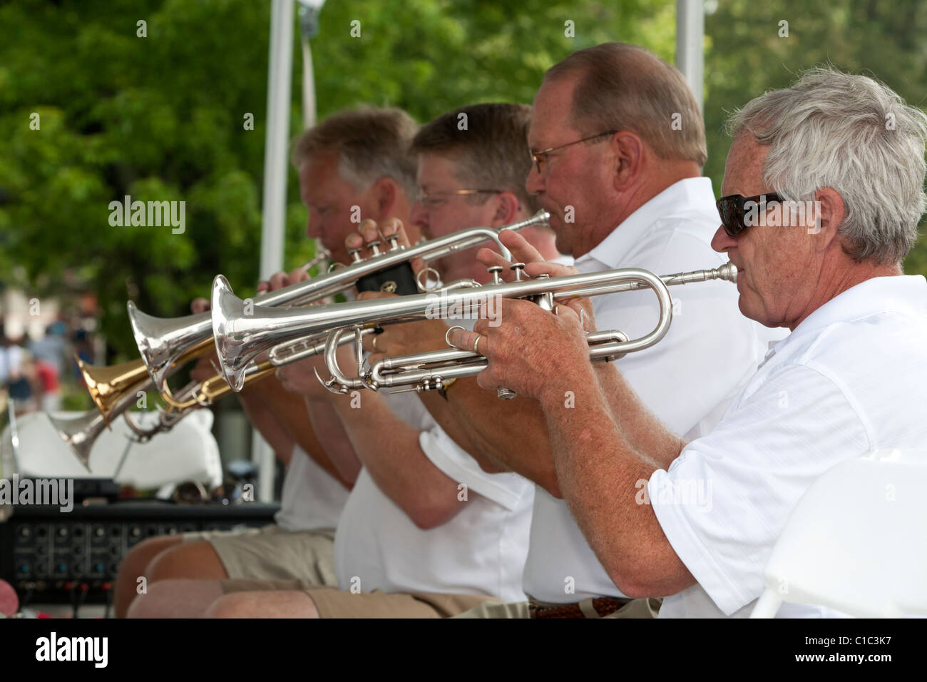 I giocatori a campana in un concerto pubblico. Foto Stock