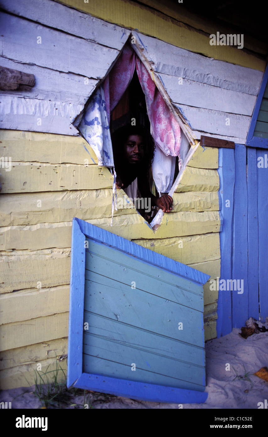Giamaica, Westmoreland parrocchia, un rastaman casa sulla spiaggia di Negril Foto Stock