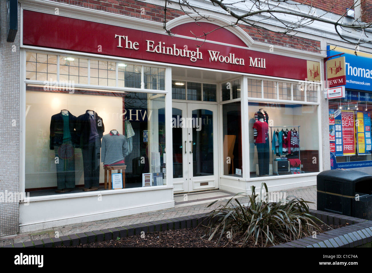 Un Edinburgh Lanificio shop - la società appello ai vecchi 45 all over-60 anno vecchi clienti nella popolazione. Foto Stock