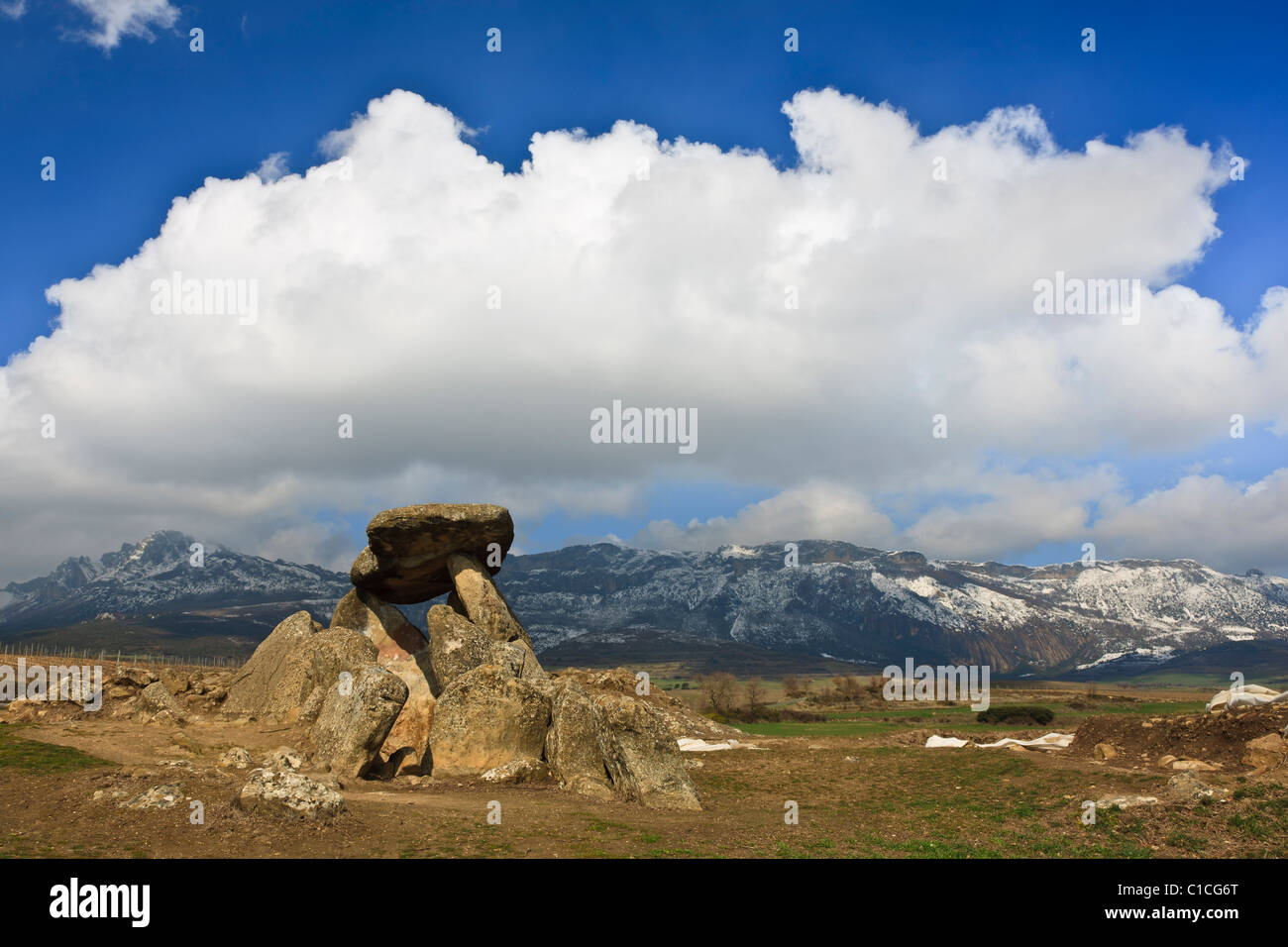 Tomba megalitica, Dolmen La Chabola de la Hechicera, Elvillar, Alava, Spagna Foto Stock