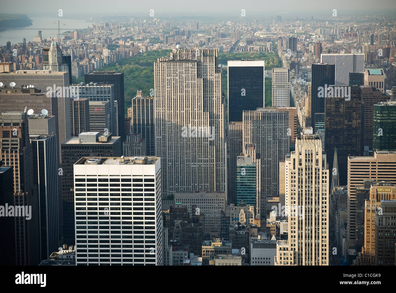 Vista aerea di Manhattan e New York City dal ponte di osservazione dell'Empire State Building Foto Stock