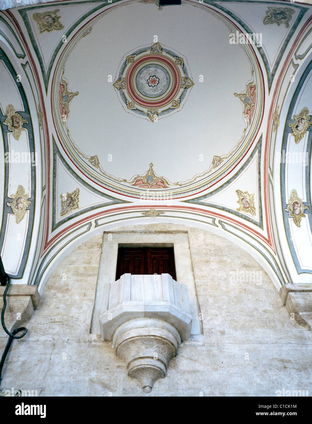 Il design del soffitto nella moschea Tulip ( Laleli Camii ) ad Istanbul in Turchia. Foto Stock