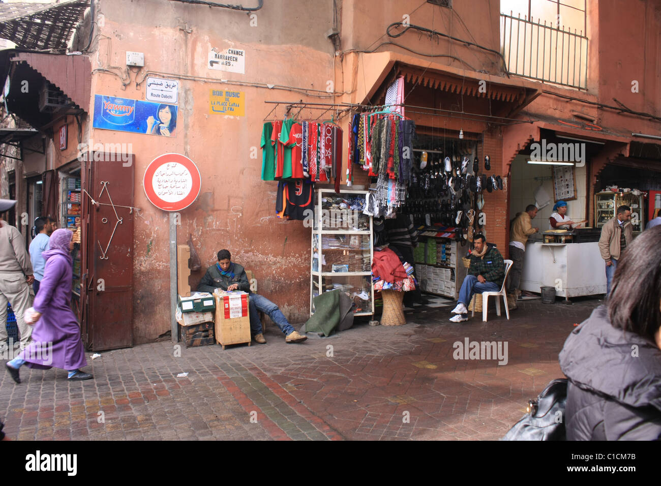 In scena i souk di Marrakech Foto Stock