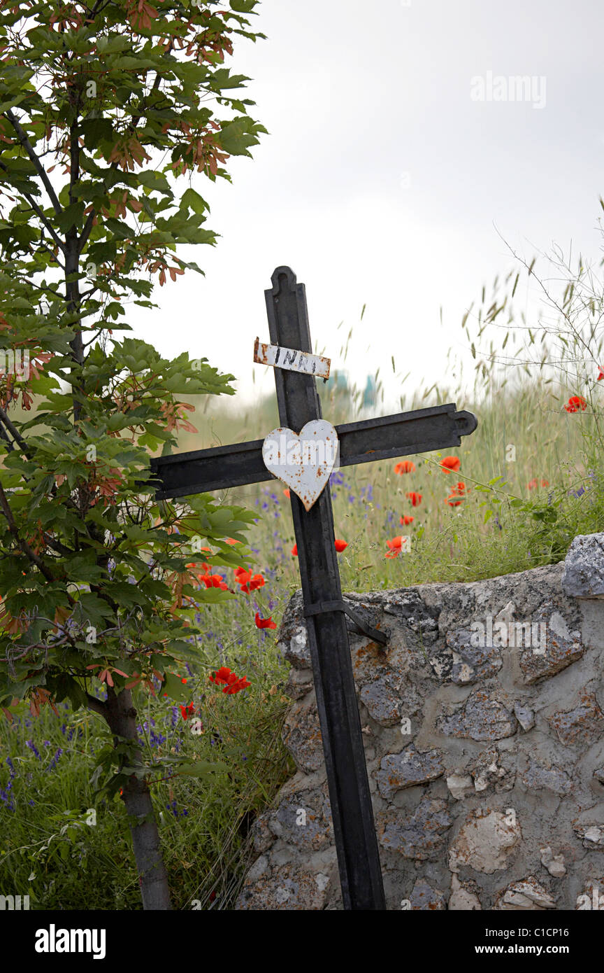 Un crocifisso a lato strada vicino a Santo Stefano, Abruzzo Italia Foto Stock