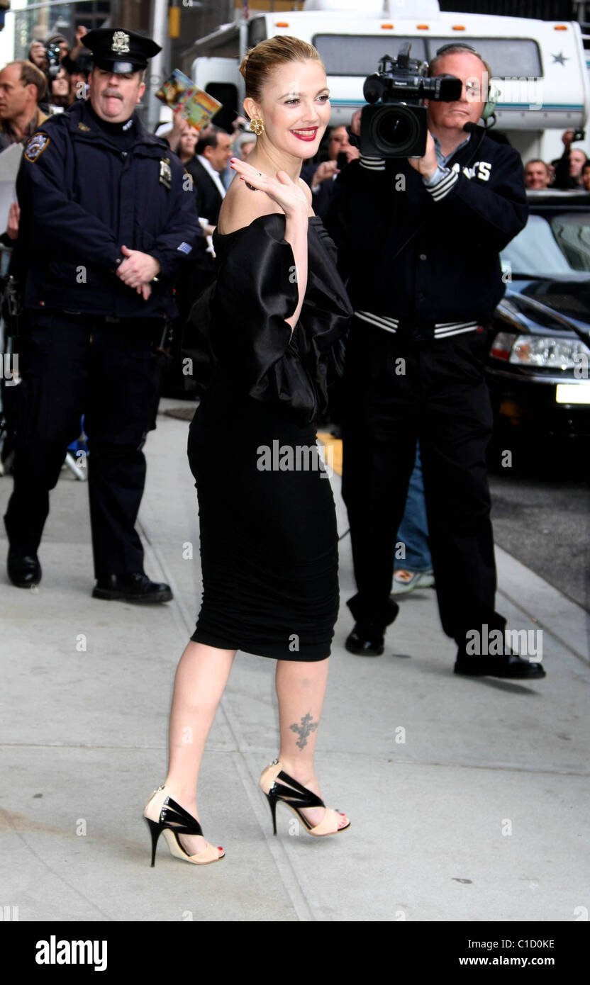 Drew Barrymore per promuovere il suo nuovo film HBO 'Giardini grigio' a 'Late Show con David Letterman' New York City, Stati Uniti d'America - 13.04.09 Foto Stock