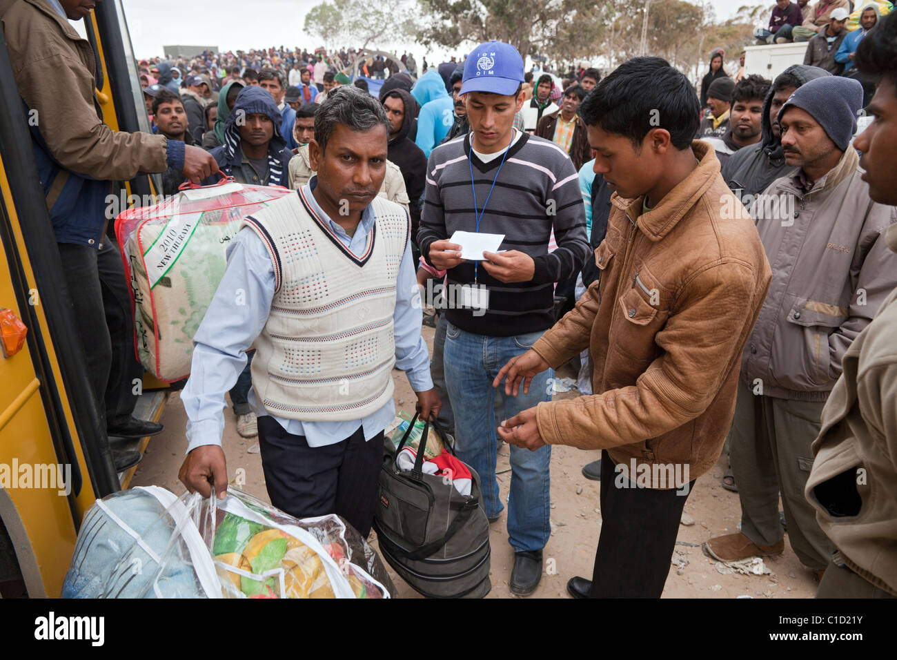 Arrivo di nuovi rifugiati nel Shousha Refugee Camp Ben Gardane, Tunisia Foto Stock
