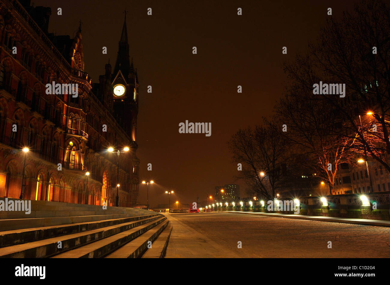 St. Pancras Renaissance Hotel recentemente ristrutturato (formerly The Midland Grand Hotel) Foto Stock