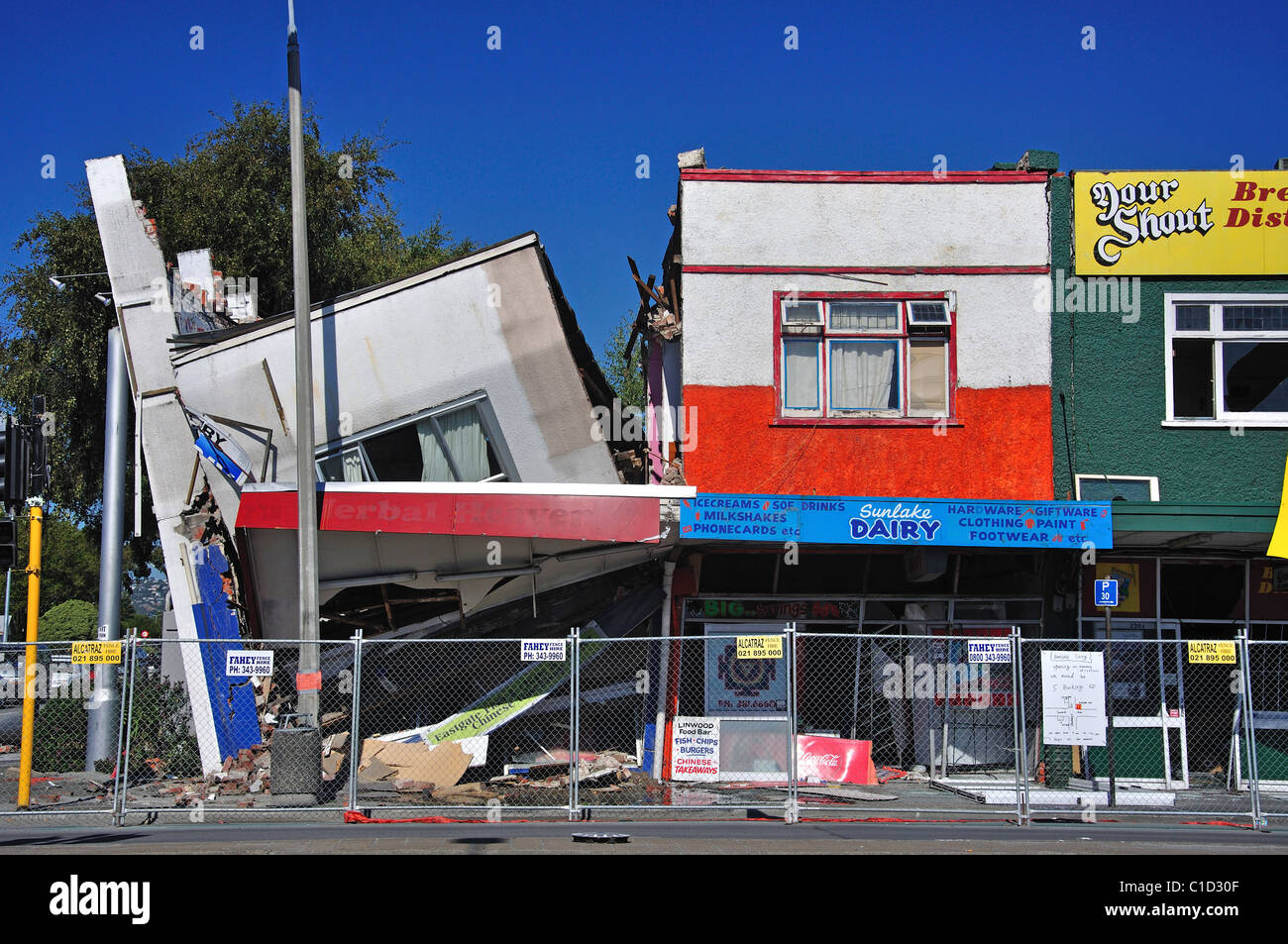 Negozi danneggiati dal 22 Feb. 2011 terremoto, Linwood, Christchurch, regione di Canterbury, Isola del Sud, Nuova Zelanda Foto Stock