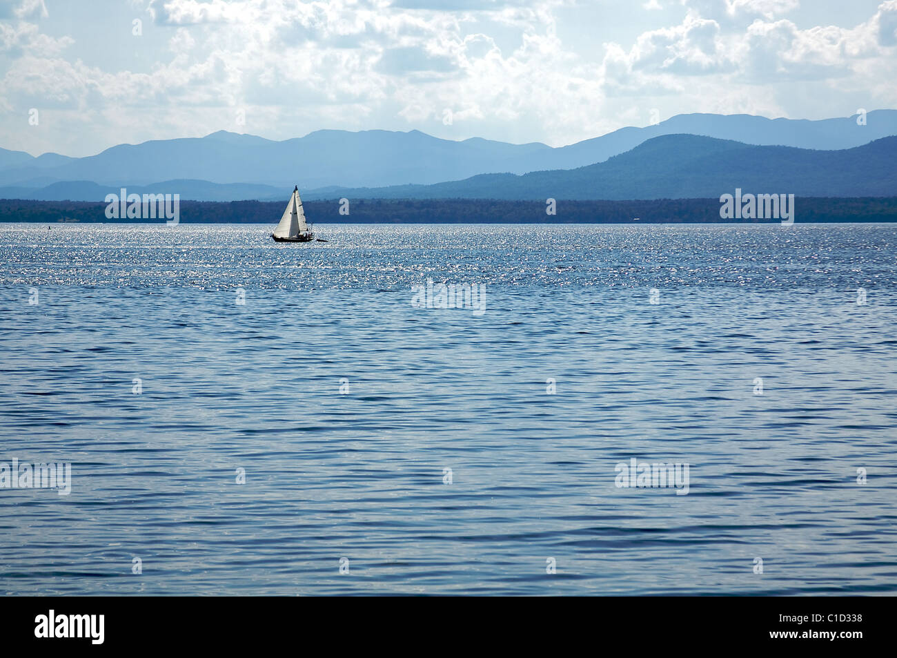 Una barca a vela sul Lago Champlain Foto Stock