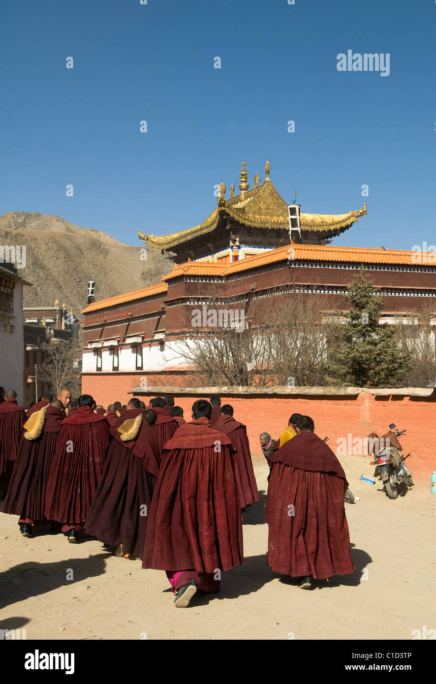 Monaci Tibetani nel monastero di Labrang a Xiahe. Foto Stock