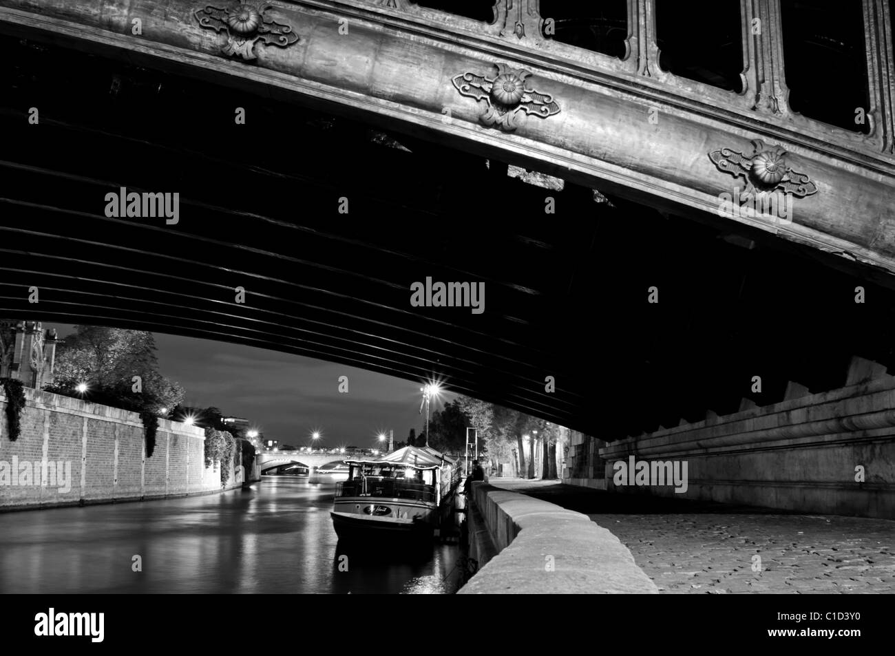 Pont au doppio ponte a Parigi di notte Foto Stock