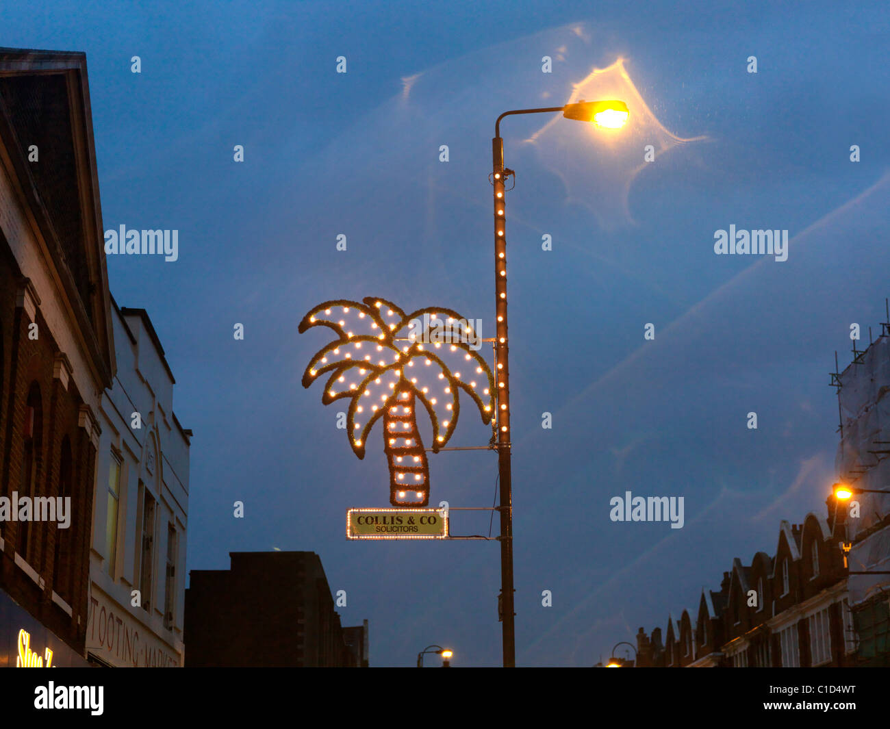 Tooting Londra Inghilterra Eid luci su Lampost Foto Stock