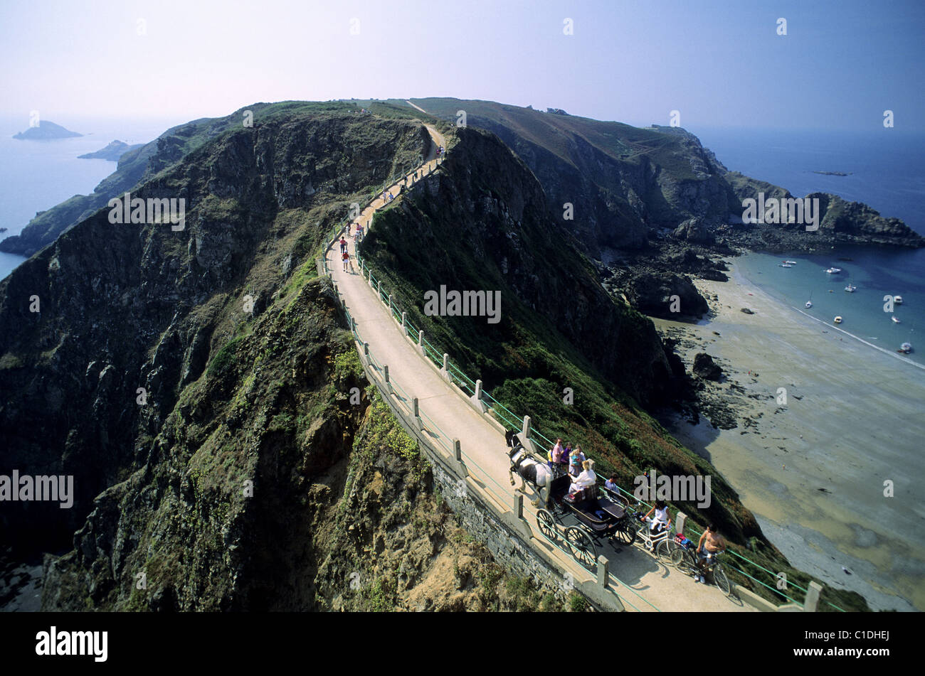 Regno Unito, Isole del Canale e Isola di Sark, La Coupee è lo stretto istmo che collega le due parti principali di Sark Foto Stock