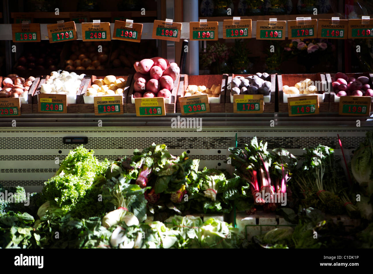 Fiori per la vendita al di fuori di un fioraio in Grand Central Station New York, Stati Uniti d'America Foto Stock