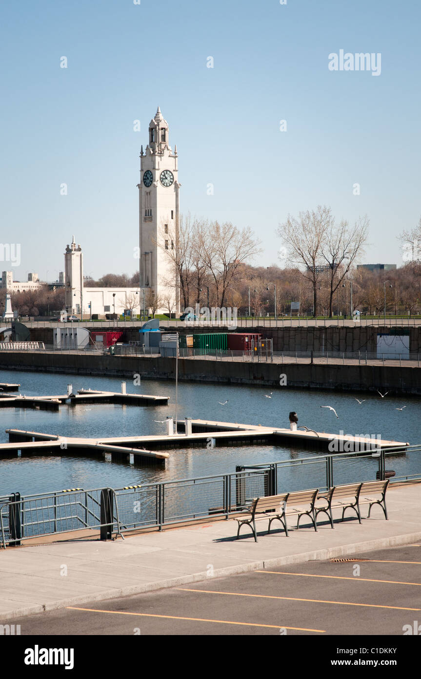 Primavera a Sailor's Memorial Clock in Old Montreal Foto Stock