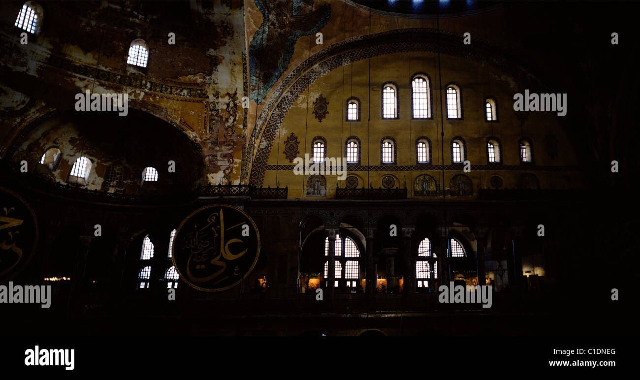 All'interno di Hagia Sophia ( Aya Sofya ) a Sultanhamet ad Istanbul in Turchia. Foto Stock