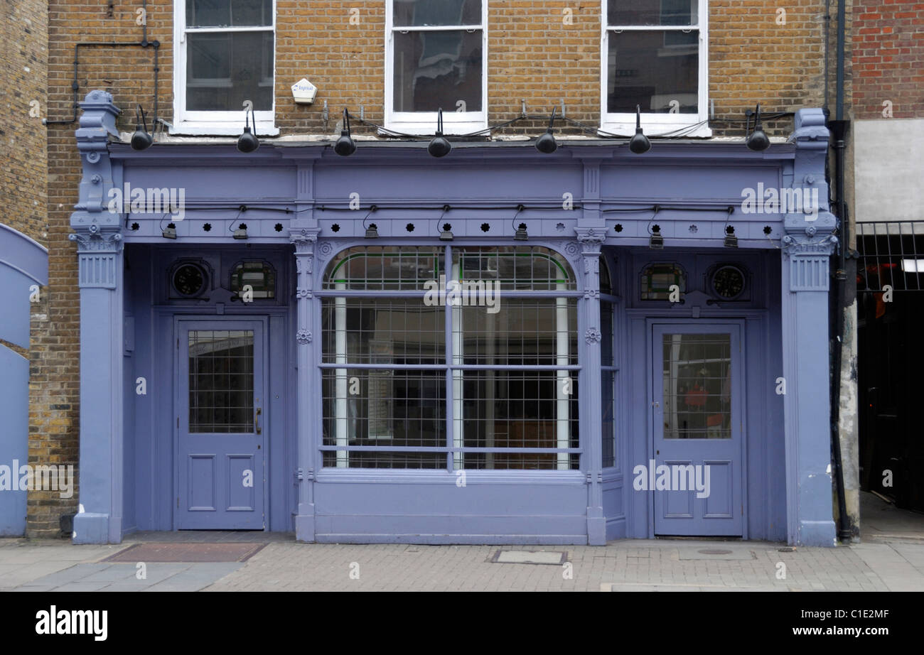 Negozio di vuoto davanti con nessun segno Foto Stock