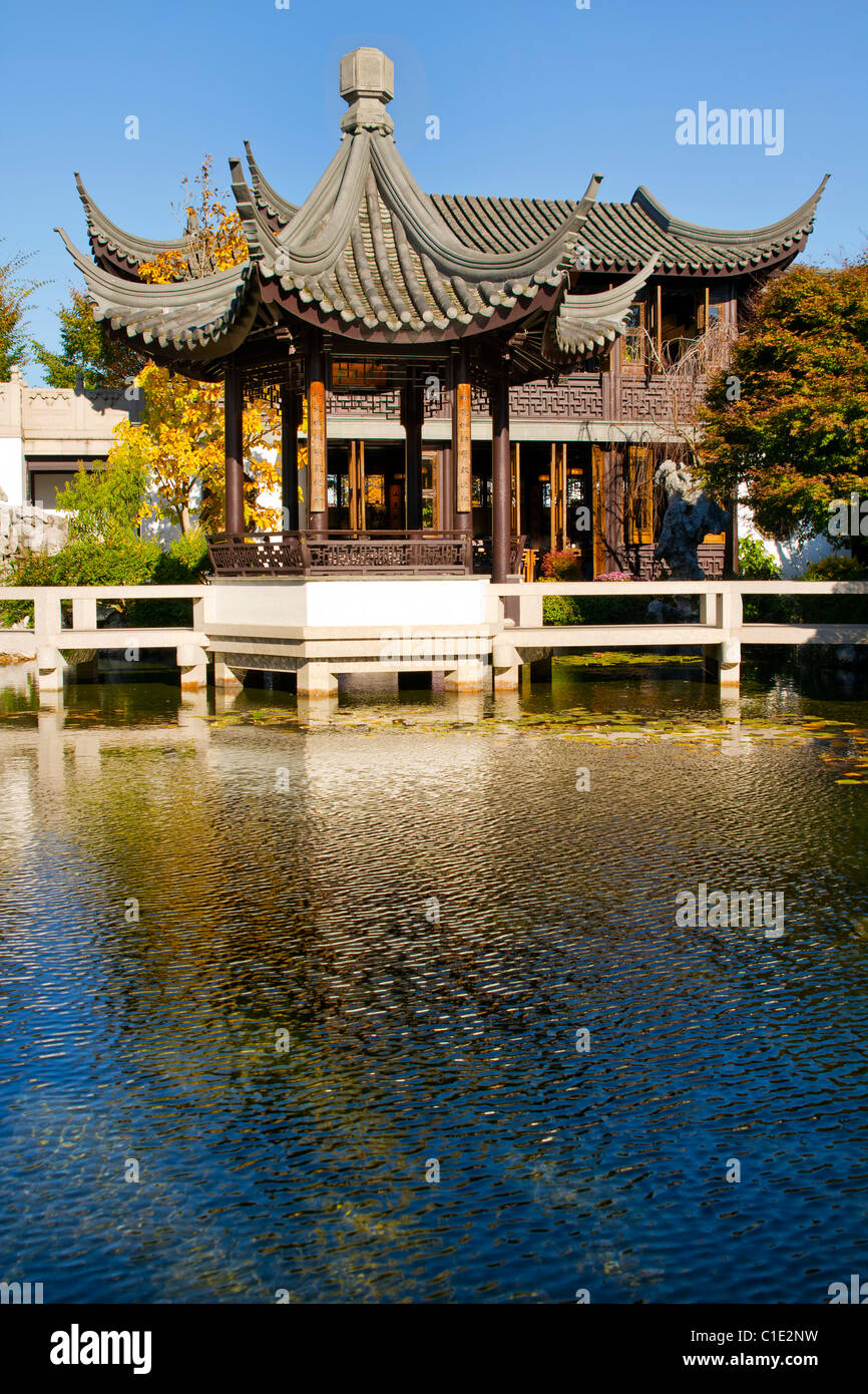 Padiglione e teahouse al Giardino Cinese da stagno Foto Stock