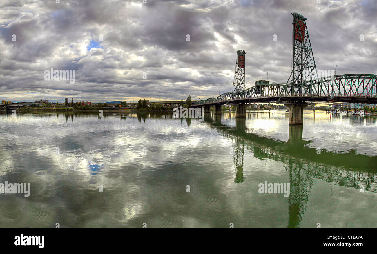 Hawthorne ponte sul fiume Willamette Portland Oregon Foto Stock