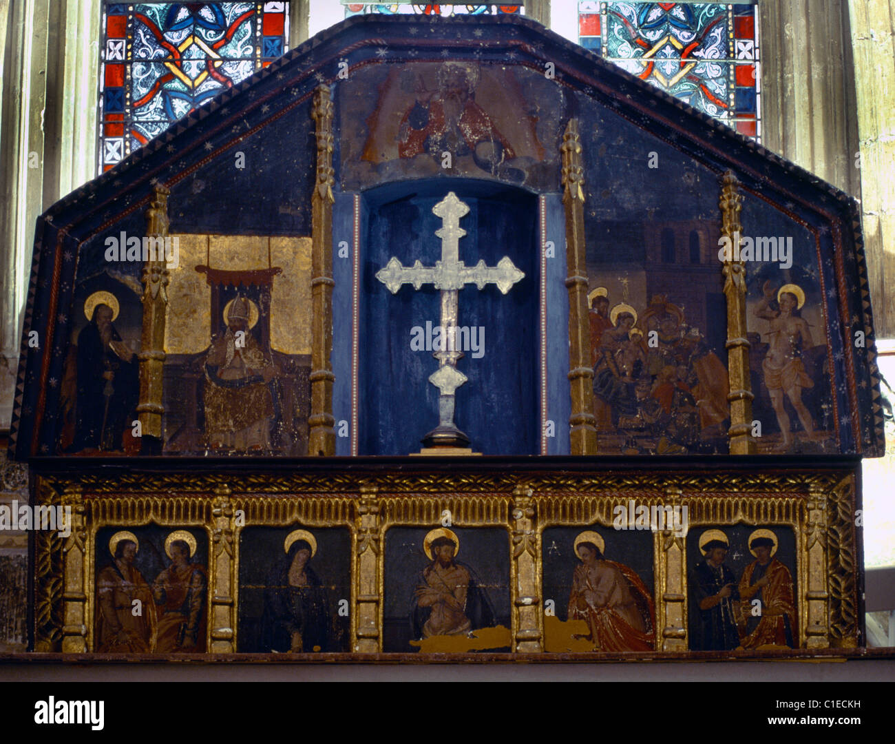 Perpignano Francia croce sull altare nella Cattedrale Foto Stock