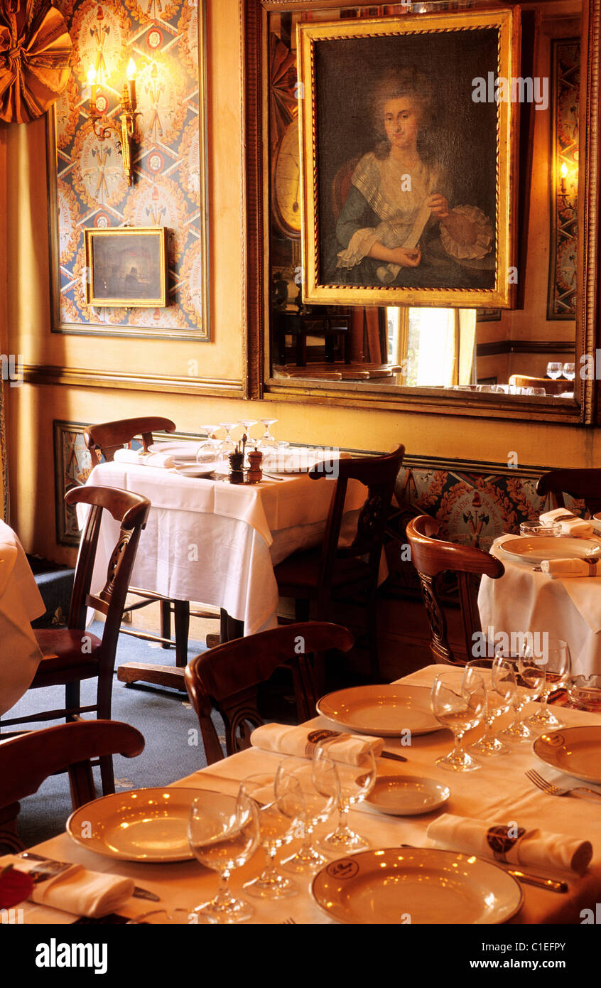 Francia, Parigi, Cour de l'Ancienne Comedie, Le Procope ristorante, il ristorante più antico di Parigi ha aperto nel 1686 Foto Stock