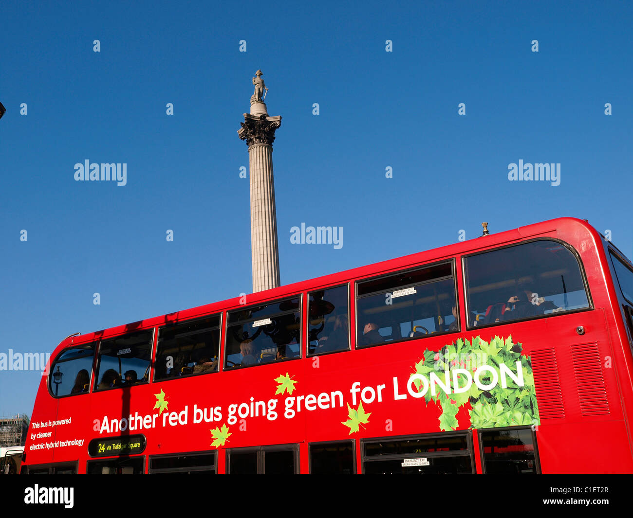 Londra hybrid double-decker bus 'un altro bus rosso going green per Londra' Foto Stock