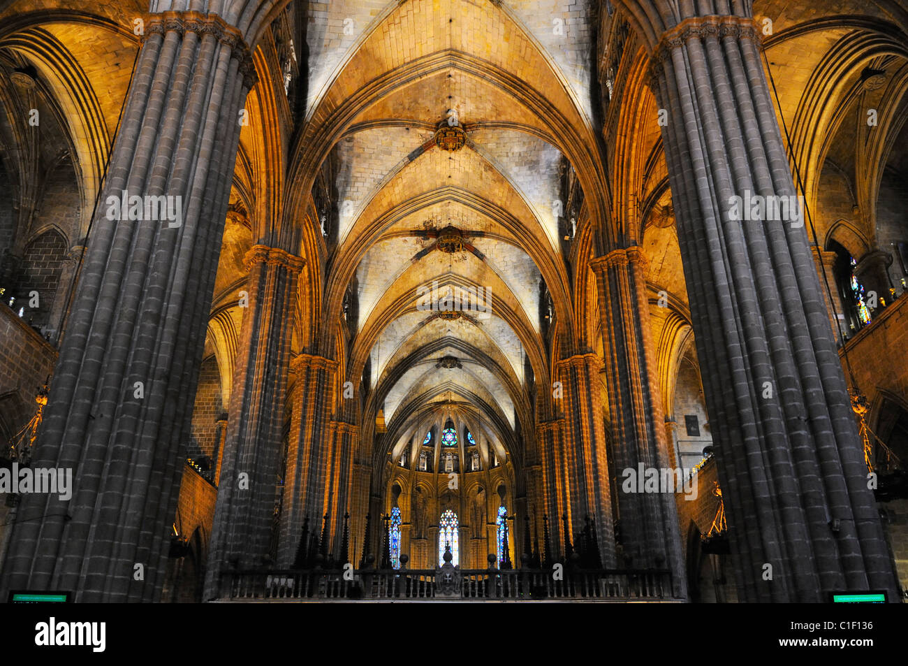 All'interno la gotica Catedral de la Santa Cruz y Santa Eulalia de Barcelona, Pla de la Seu, Barcelona, Spagna. Foto Stock
