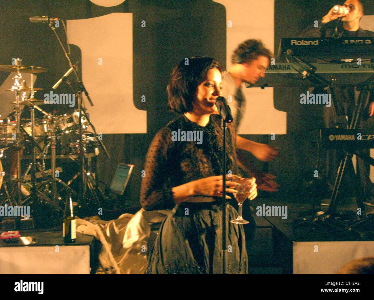 Lily Allen suona presso un segreto concerto tenutosi presso il tabernacolo sull Powis Square. Londra, Inghilterra - 11.05.09 : Foto Stock