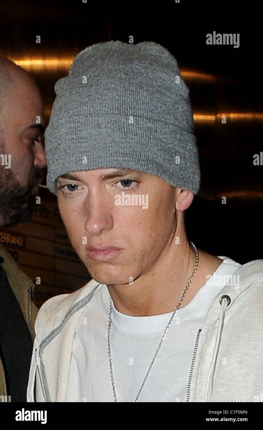 Eminem lasciando uno studio di registrazione a Londra, Inghilterra -  12.05.09 WENN.com Foto stock - Alamy