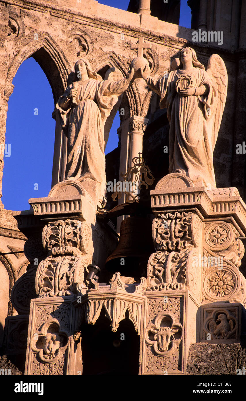 Francia, Drome, Nyons, la cattedrale di Notre Dame de Bon Secours situee sur la tour Randonne Foto Stock