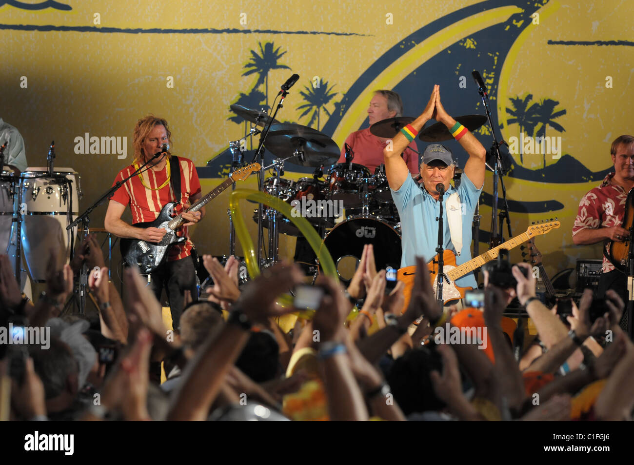 Il Miami Dolphins Football team owner e general managing partner Stephen M Ross e celebrato musicista Jimmy Buffett Foto Stock