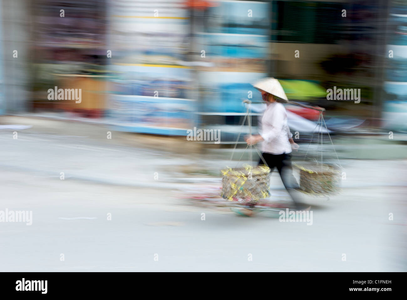 Supporto della forcella sul muoversi per le strade di Hanoi, Vietnam Foto Stock